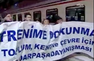 Haydarpaşa’dan son tren protestolar eşliğinde kalktı