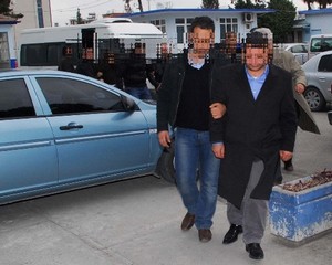 İhale soruşturmasında gözaltına alınanlar sağlık kontrolünden geçirildi