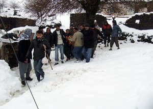 Kanser hastası, 4 saatlik çalışma sonucu hastaneye kaldırıldı