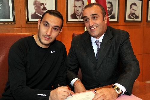 Necati Ateş, Galatasaray'la sezon sonuna kadar sözleşme imzaladı