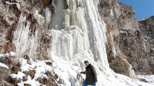 Ardahan'da termometreler eksi 30’u gösterdi, 10 metrelik buz sarkıtları oluştu