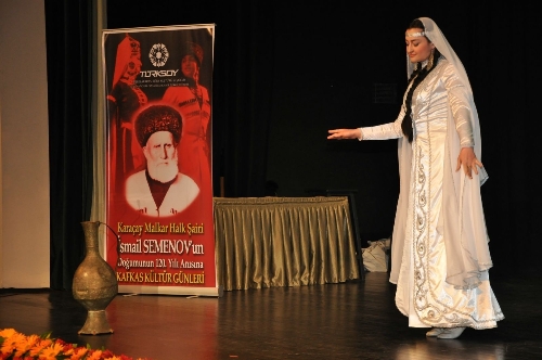 Karaçay Malkar Halk Şairi İsmail Semenov Eskişehir’de anıldı