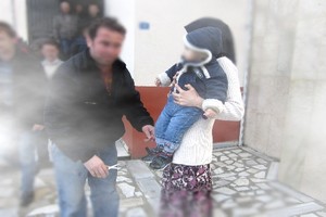 Cami çıkışında ipli, makaslı şifa arayışı