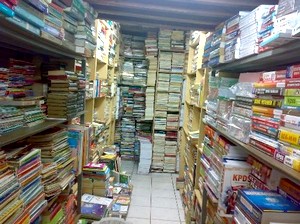 İzmir'de korsan kitap operasyonu