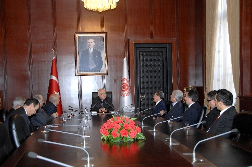 Türk Ocakları, yeni anayasa önerisini Meclis'e sundu