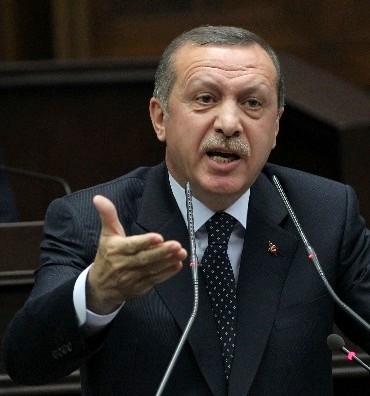 Erdoğan, kendini eleştirenlere irticanın manasını sordu.