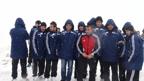 Batman Petrolspor kafilesi bir saat karda mahsur kaldı