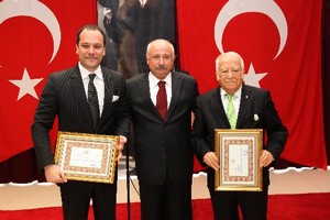 Ankara Valisi Alâaddin Yüksel, Turhan Dökmeci İlköğretim Okulu'nun açılışını yaptı.