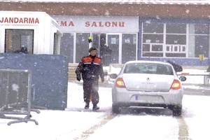 Kar, Silivri Cezaevi'ni beyaza bürüdü