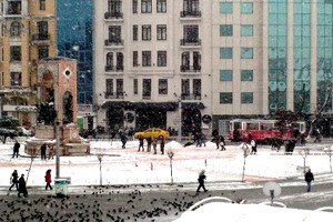 Taksim beyaza büründü