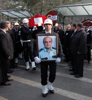 Şehit Emniyet Müdürü Gökcan, son yolculuğuna uğurlandı