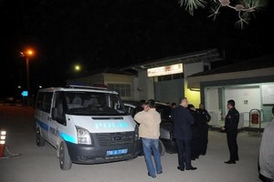 Cezaevi girişinde polise saldırıp, hükümlüyü kaçırdılar