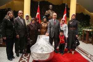 Valilik Atlas Köyü'ne hamur makinesi aldı