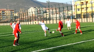 Gemlik futbol sahası hizmete girdi