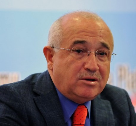 Çiçek: Umuyorum ki siyaset, anayasa konusunu 1 nisan şakası haline getirmez