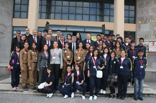 Kıbrıslı öğrencilerden Bursa Milli Eğitim Müdürü Gülsar’a ziyaret