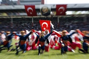 Çocuklar, 23 Nisan kutlamalarında obeziteye dikkat çekti