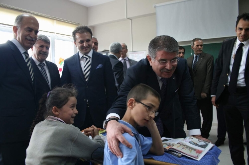 İçişleri Bakanı Şahin, hayırseverlerin desteğiyle yapılan okulu açtı
