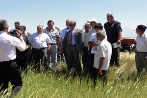 Aydan Hanım arpa çeşidi tarla günüyle çiftçiye tanıtıldı