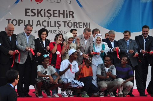 Başbakan Erdoğan, Eskişehir’de TOKİ açılışlarını yaptı