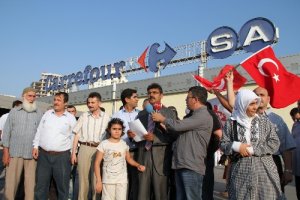 CarrefourSA’ya BBP’lilerden başörtüsü tepkisi: Alışveriş yapmayın