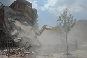 Kamberler’de son binalar yıkılıyor