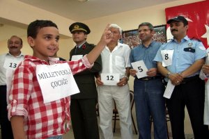 Polis teftişine tiyatrolu tepki