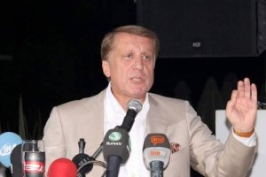 İlhan Parseker, ülkenin ekonomik serüvenine değindi.