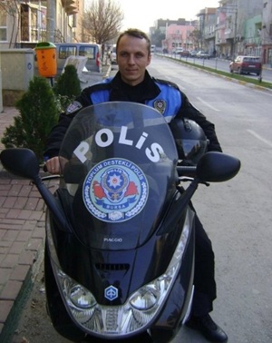 Polis memuru Gürler Altay, tedavi gördüğü hastanede hayatını kaybetti.