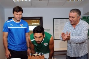 Bursaspor'da Hakan Aslantaş'ın doğum günü kutlandı