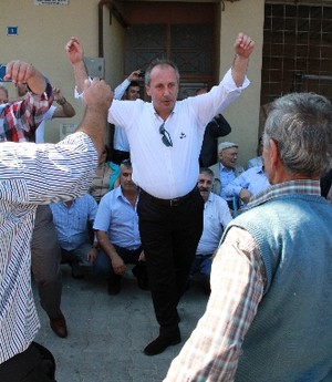 CHP'li Muharrem İnce, Cigoş oyunu oynadı
