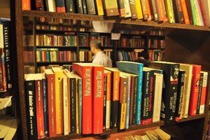 Eskişehir'de bir sahaf, 1 ay boyunca ucuz kitap satacak.