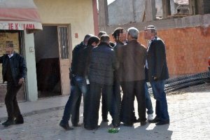 Eskişehir'de tutuklama kararı olan baba, polisi 12 saat uğraştırdı.