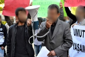 Terör örgütü yandaşı, bıçak çekti