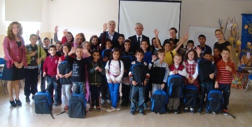 Bursa Büyükşehir Belediyesi'nden kırtasiye yardımı