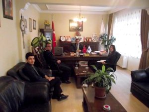 Şaphane'ye atanan doktorlar Belediye Başkanı Yeşildeniz'i ziyaret etti