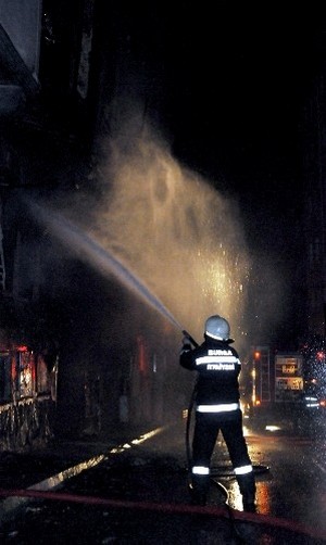 Ahşap bina kül oldu