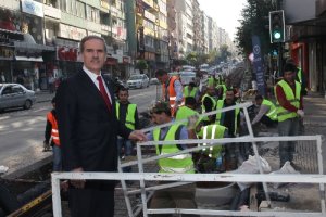 Bursa'da tramvay inşaatı sürüyor, raylar Altıparmak'a indi