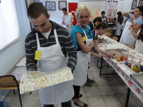 Yabancılar AFİMDER’in projesiyle ebru ve hat sanatı öğrendi