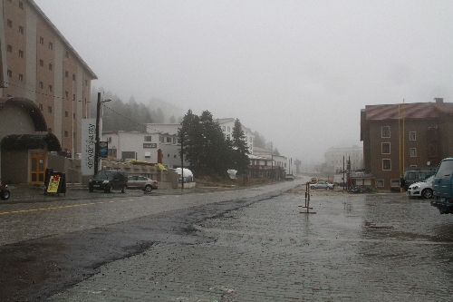 Uludağ'da geç gelen kar otel işletmecilerini sevindirdi