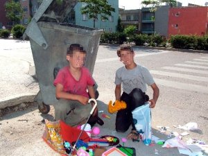 Mendil satan çocuklardan alışveriş yapıp, onları sokağa bağlamayın