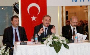 Anayasa Uzlaşma Kurulu Üyesi Prof. Tunç: Türkiye Başkanlık sistemine hazır değil