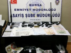 Bursa'daki çete operasyonunda gözaltına alınan 43 kişi adliyeye sevk edildi