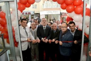 Bursa'nın rekortmen börekçisi ikinci şubesini açtı