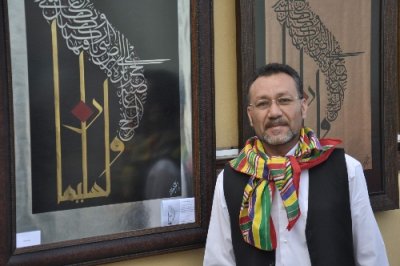 Hat sanatı yapan Murat Ateş,  Odunpazarı Evleri'nde sergi açtı.