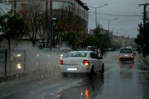 Sağanak yağış hayatı felç etti