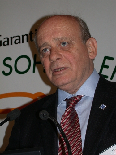 Savaş Özaydemir, Radyo A’nın konuğu oldu.