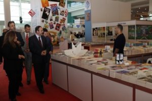 Diyanet İşleri Başkanı Görmez “Ankara Kitap Fuarı”nı ziyaret etti.