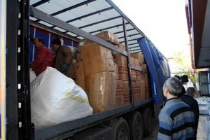 Osmangazi Belediyesi'nden Suriyeli sığınmacılara 2 TIR yardım malzemesi