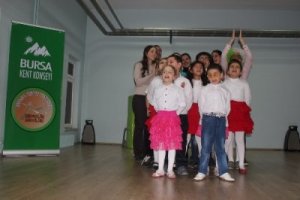 Görme engelliler için tiyatro